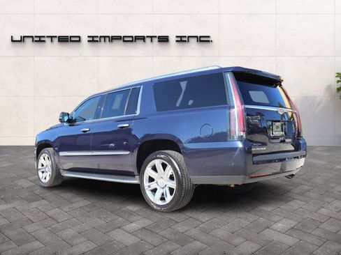 Used 2020 Cadillac Escalade ESV Premium Luxury image 3