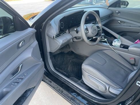 Used 2023 Hyundai Elantra SEL w/ Convenience Package image 6