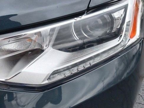 Used 2019 Chevrolet Traverse LT image 10