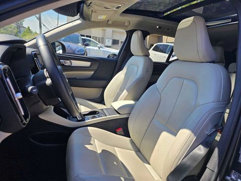 Used 2021 Volvo XC40 T5 Momentum w/ Premium Package AWD/4WD image 21