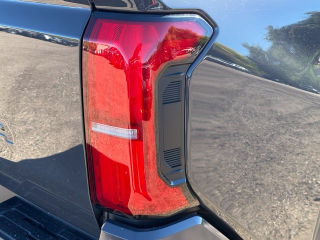 Used 2025 Toyota Tacoma SR5 AWD/4WD image 13