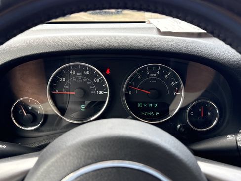 Used 2018 Jeep Wrangler Unlimited Sahara AWD/4WD image 16