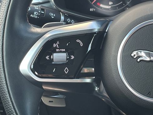 Used 2023 Jaguar F-PACE SVR image 17