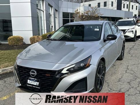 Used 2023 Nissan Altima 2.5 SR w/ SR Premium Package image 1