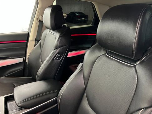 Used 2026 Genesis GV70 2.5T Advanced image 16