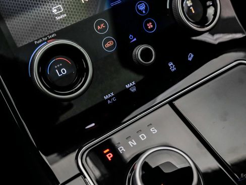 Used 2018 Land Rover Range Rover Velar R-Dynamic SE image 60