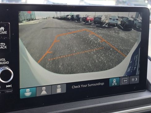 Used 2023 Honda Pilot Touring image 8