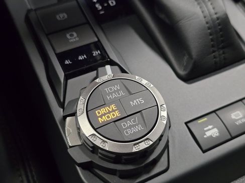 Used 2024 Toyota Tacoma TRD Off-Road image 8