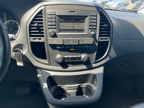 Used 2019 Mercedes-Benz Metris Passenger image 21