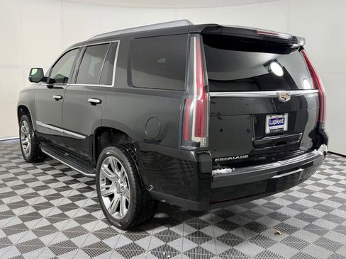 Used 2018 Cadillac Escalade Luxury image 7