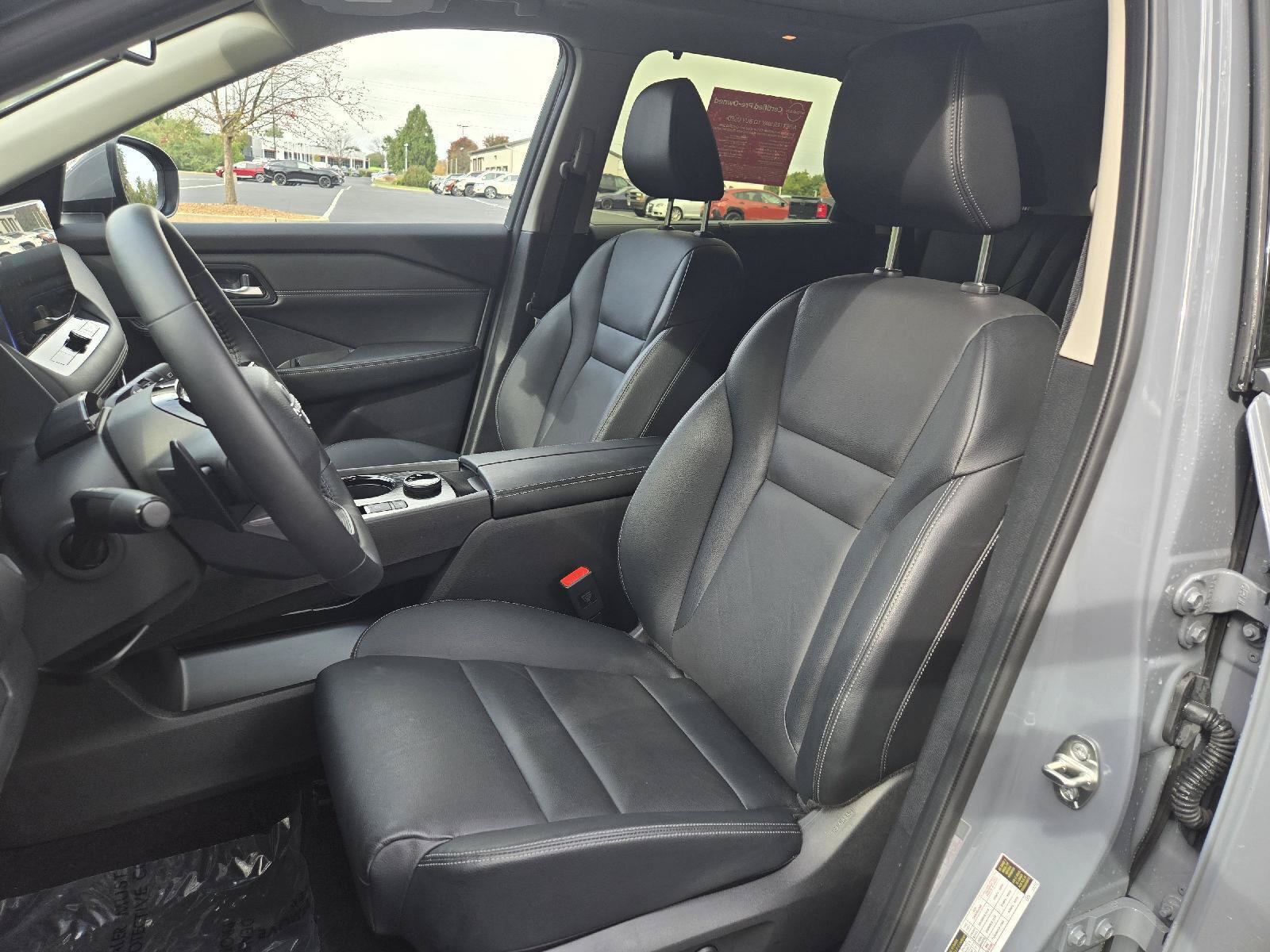 Certified 2025 Nissan Rogue SL w/ Tech Package AWD/4WD image 13