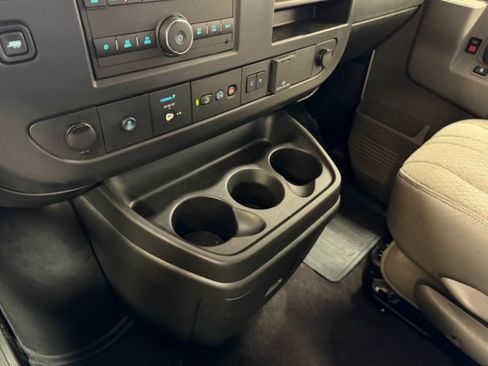 Used 2025 GMC Savana 3500 LT w/ LT Preferred Equipment Group RWD image 16