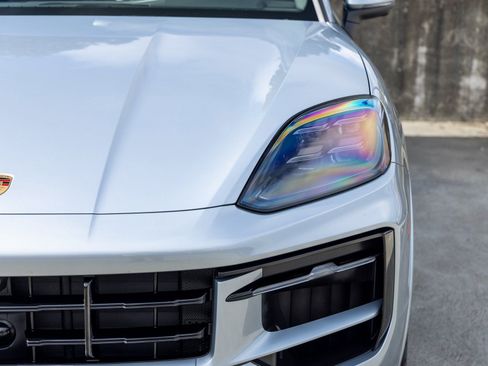 Certified 2025 Porsche Cayenne AWD/4WD image 16