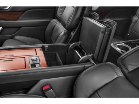 Used 2024 Lincoln Navigator Reserve image 17