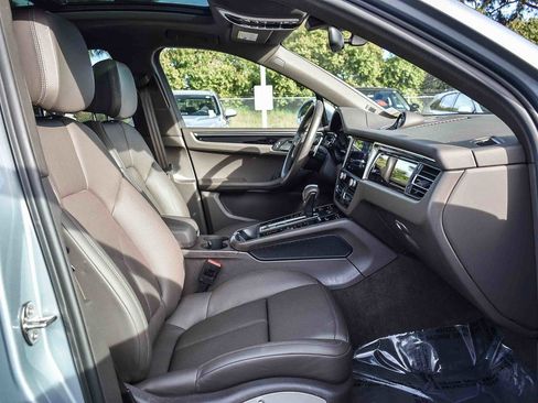 Used 2022 Porsche Macan image 15