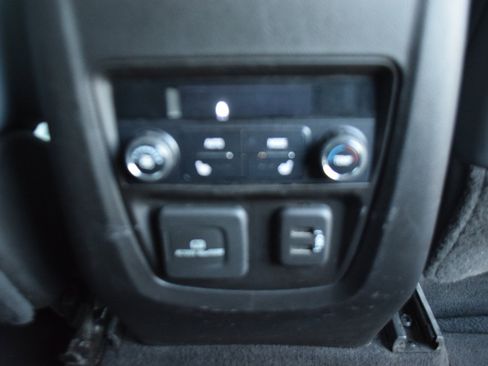 Used 2022 Buick Enclave Premium image 35