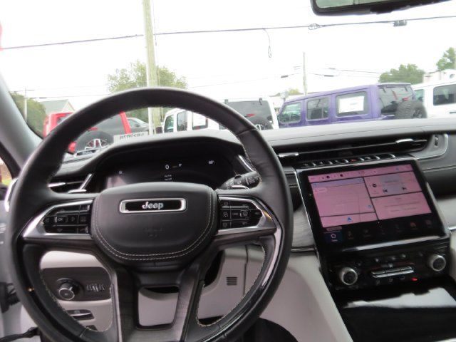 Used 2023 Jeep Grand Cherokee Overland w/ Adv Protech Group III AWD/4WD image 19