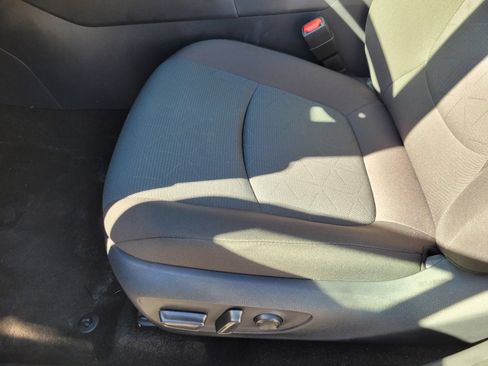 Used 2025 Toyota RAV4 XLE AWD/4WD image 17