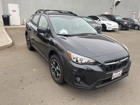 Used 2018 Subaru Crosstrek 2.0i Premium w/ Eyesight System image 3