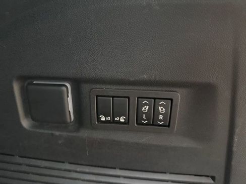 Used 2024 GMC Yukon XL Denali image 13