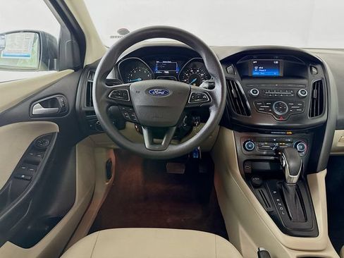 Used 2018 Ford Focus SE FWD image 24