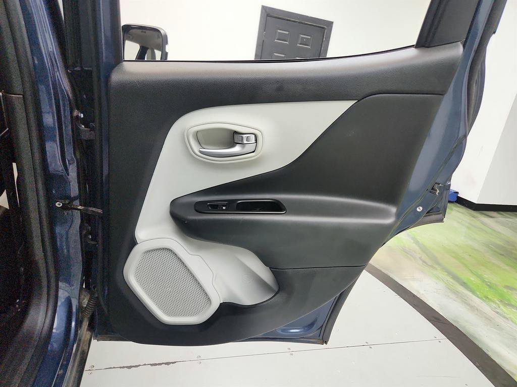 Used 2022 Jeep Renegade Limited AWD/4WD image 29