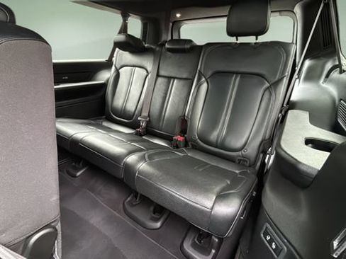 Used 2023 Jeep Wagoneer L Series II AWD/4WD image 33