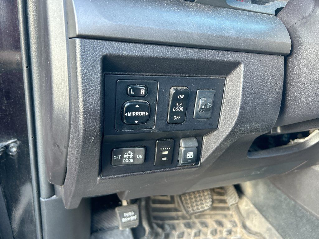 Used 2016 Toyota Tundra SR5 w/ SR5 Upgrade Package RWD image 14