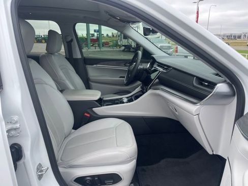 Used 2023 Jeep Grand Cherokee Overland image 14