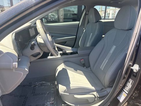 Used 2023 Hyundai Elantra SEL w/ Convenience Package FWD image 10