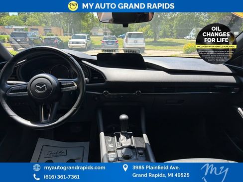 Used 2020 MAZDA MAZDA3 Hatchback w/ Preferred Package FWD image 12