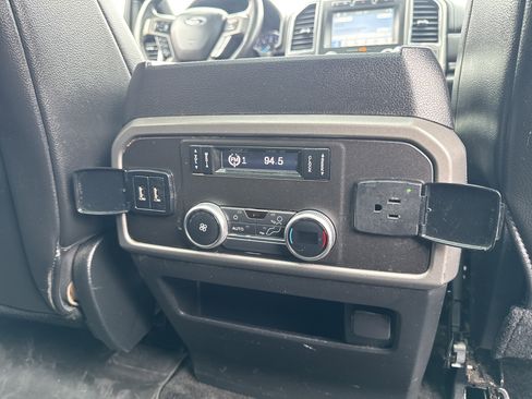 Used 2018 Ford Expedition XLT w/ Equipment Group 202A AWD/4WD image 29