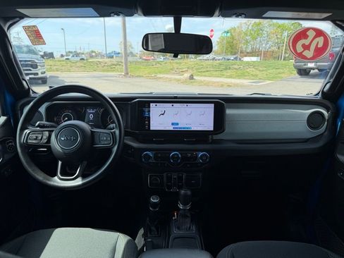 Used 2025 Jeep Gladiator Sport image 40