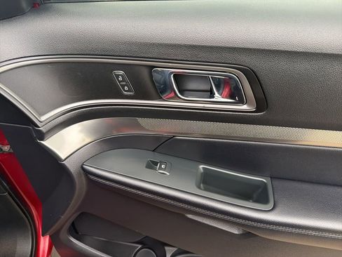 Certified 2018 Ford Explorer XLT w/ Equipment Group 201A image 31