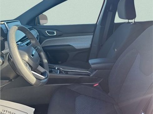 Used 2024 Jeep Compass Sport image 11