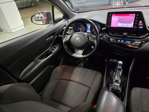 Used 2019 Toyota C-HR XLE image 31