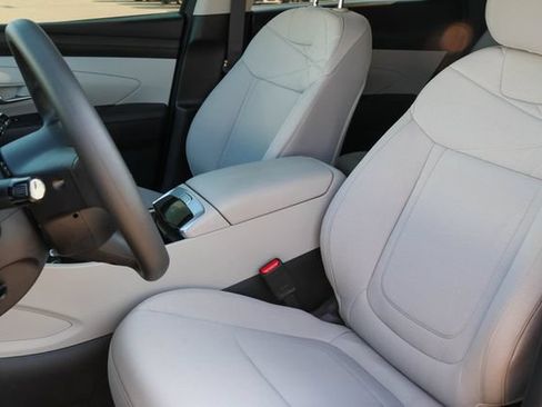 Certified 2026 Hyundai Tucson SE FWD image 10