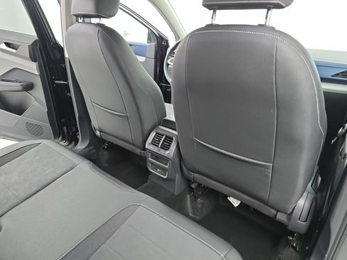 Used 2023 Volkswagen Taos SE FWD image 11