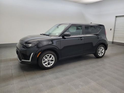 Used 2025 Kia Soul LX FWD image 2