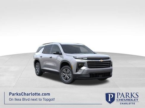 New 2026 Chevrolet Traverse LT image 1