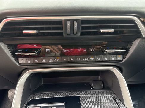 Certified 2025 MAZDA CX-70 Plug-In Hybrid w/ Premium Plus image 38