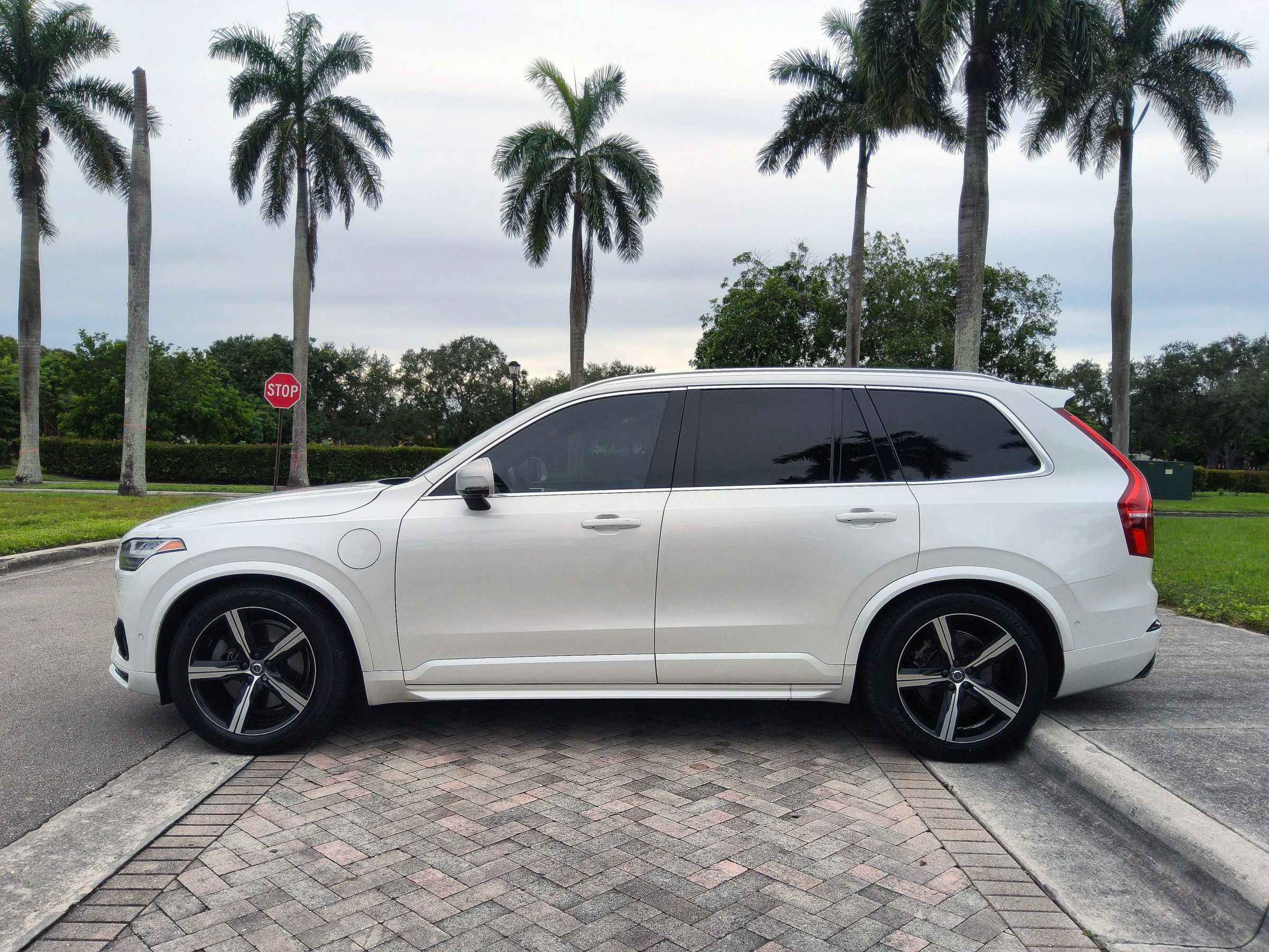 Used 2016 Volvo XC90 T8 R-Design AWD/4WD image 22