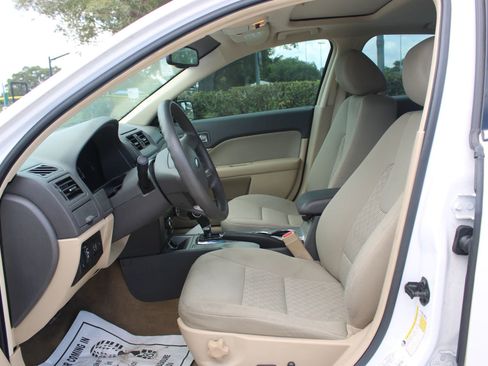 Used 2011 Ford Fusion SE w/ 202A Rapid Spec Order Code FWD image 9