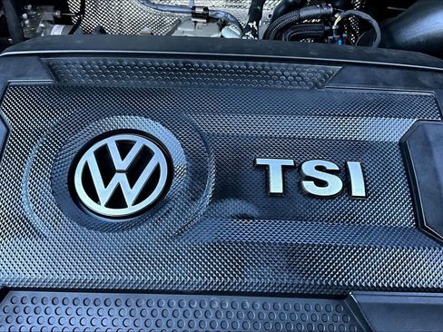 Used 2023 Volkswagen Atlas Cross Sport SE image 32