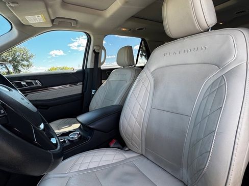 Used 2018 Ford Explorer Platinum image 10