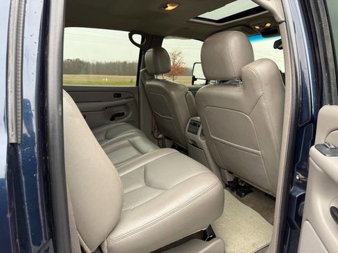 Used 2006 GMC Sierra 2500 SLT w/ Heavy-Duty Power Package image 6