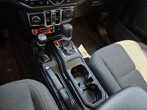 Used 2024 Jeep Wrangler Unlimited AWD/4WD image 13