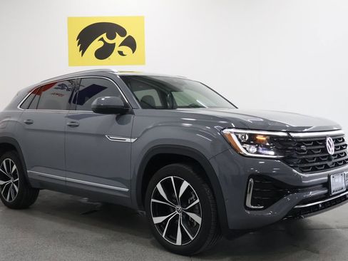 Used 2024 Volkswagen Atlas Cross Sport SEL Premium R-Line image 6