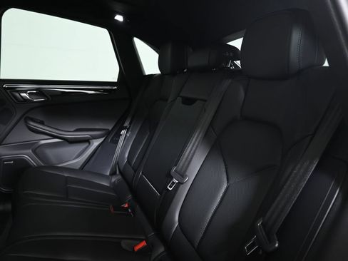 Used 2026 Porsche Macan AWD/4WD image 38
