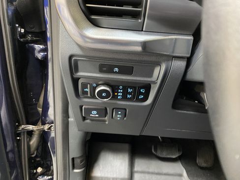 Used 2025 Ford F150 Lariat w/ Equipment Group 501A Mid image 34